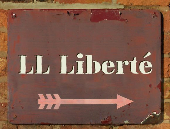 LL Liberte: A Textured Display Font for Creative Expression